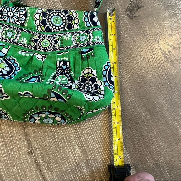 Vera Bradley Handbag Small Hannah Retired print Cupcakes Green Quilted P… - Picture 7 of 8